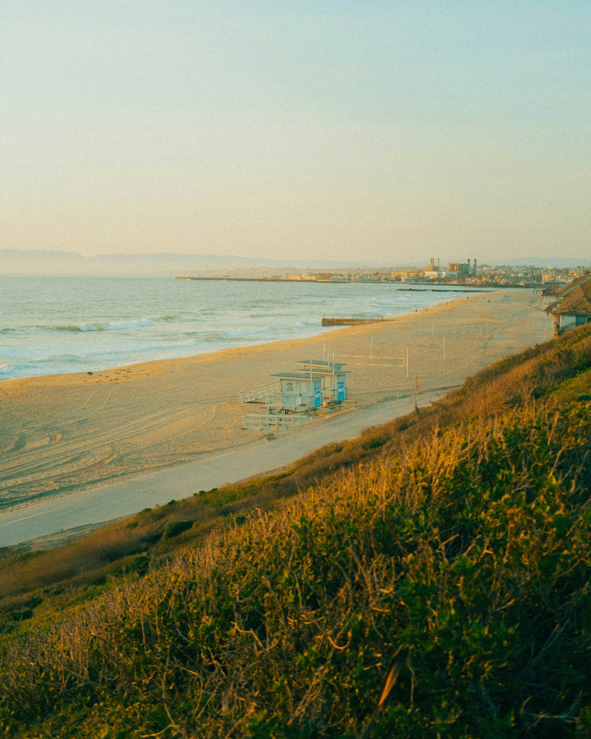 Shoreline at Torrance Beach curving toward the Palos Verdes bluffs