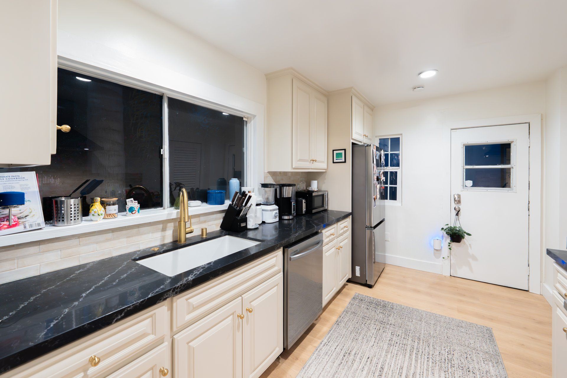 1301 Seward St, Los Angeles — photograph 12 of 23